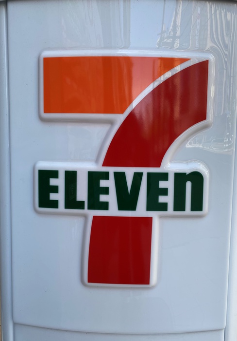 コンビニ　セブン-イレブン 南７条店（コンビニ）まで400m