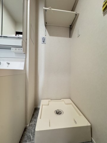 洗面設備　明るい洗面所です