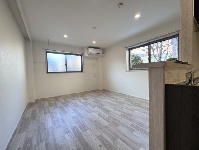 居室・リビング　こちらの居間で趣味の時間をお楽しみください