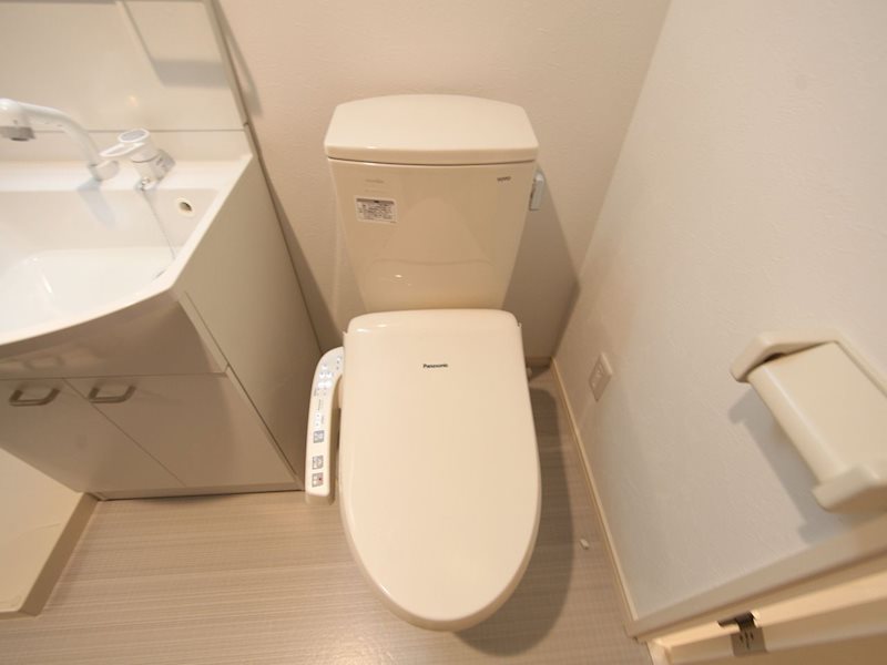 トイレ　温水洗浄暖房便座付トイレ