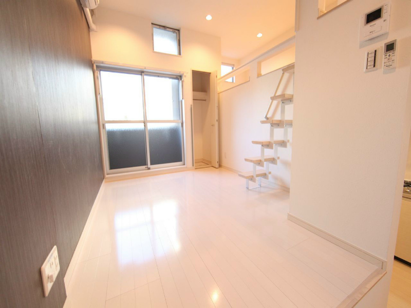 バルコニー　洋室6.3帖　上階ロフト5.6帖（収納でも部屋でも使えます）