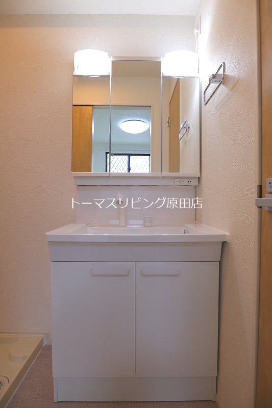 洗面設備　・同型参考写真