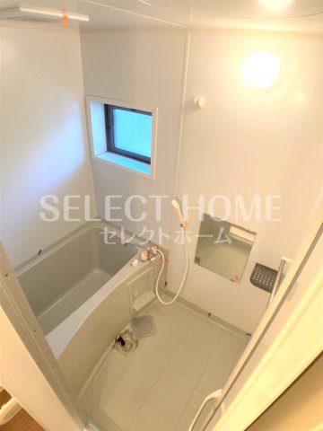 バス・シャワールーム　コンパクトで使いやすいお風呂です