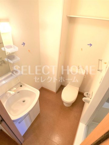 洗面設備　明るい洗面所です