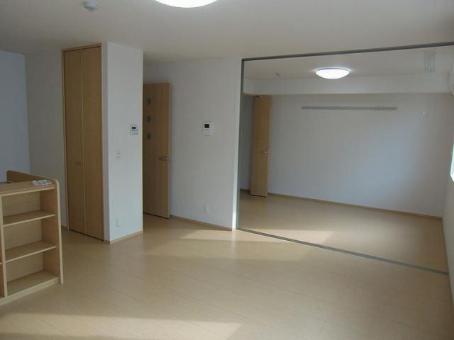 居室・リビング　１３．９帖の広いリビング