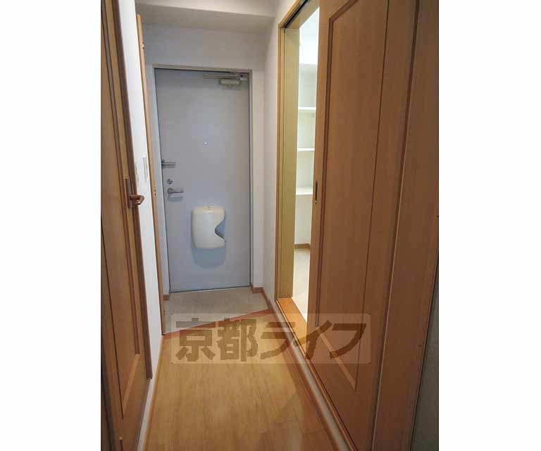 その他部屋・スペース　洋室側からの廊下です！