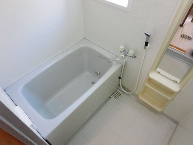 バス・シャワールーム　★追い炊き搭載★窓あり★