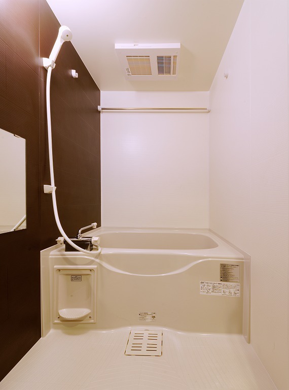 バス・シャワールーム　浴室乾燥機付きで便利です♪