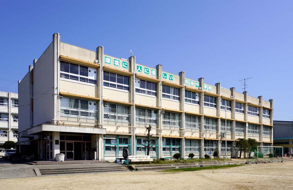 中学校　招提中学校（中学校）まで4442m