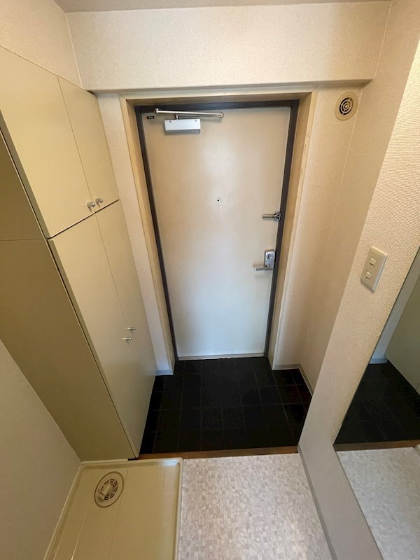 玄関　※別のお部屋の写真です