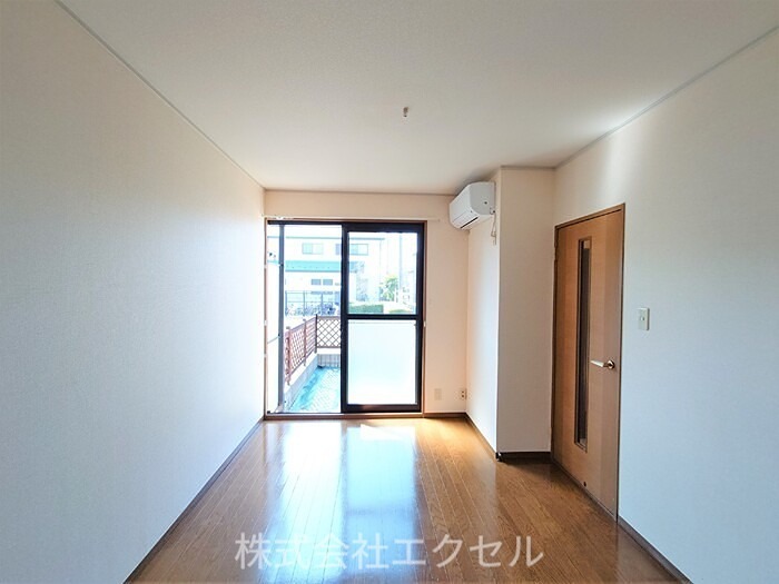 居室・リビング　明るいリビングです。