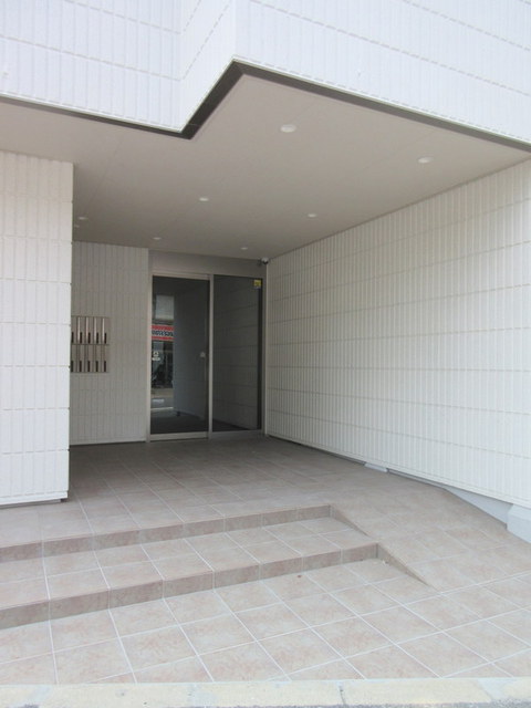 エントランス　★オートロック扉はスライド式★