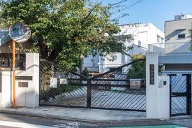 小学校　目黒区立烏森小学校（小学校）まで513m