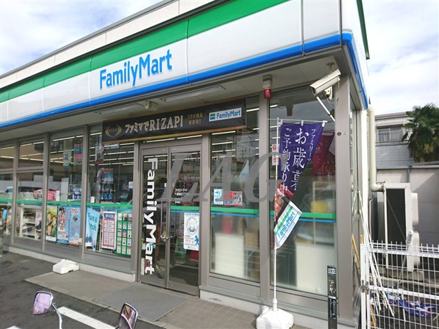 コンビニ　ファミリーマート千葉南町3丁目店（コンビニ）まで823m