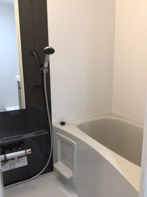 バス・シャワールーム　同物件別号室の写真です。