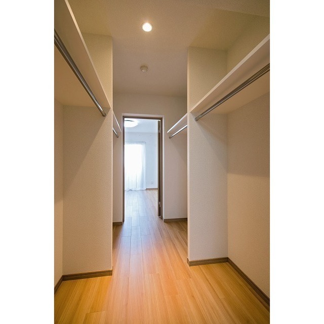 収納　ウォークスルークローゼット　※イメージ