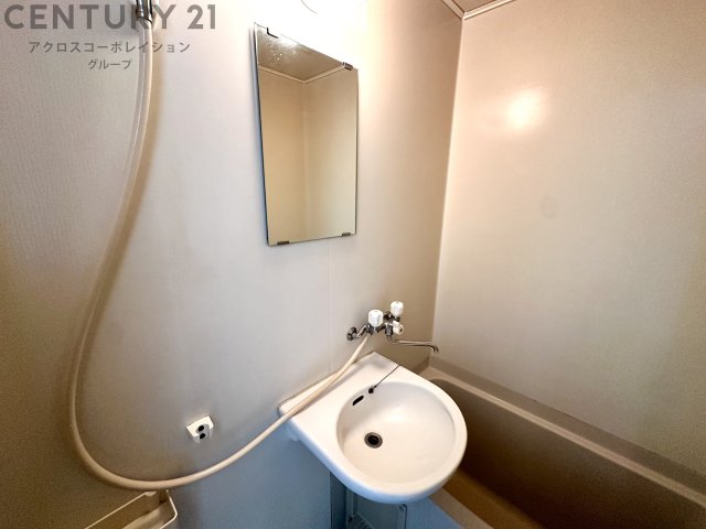 洗面設備　浴室内に洗面台付き！