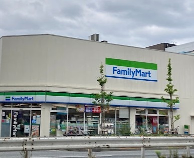 コンビニ　ファミリーマート 足立谷中二丁目店（コンビニ）まで416m