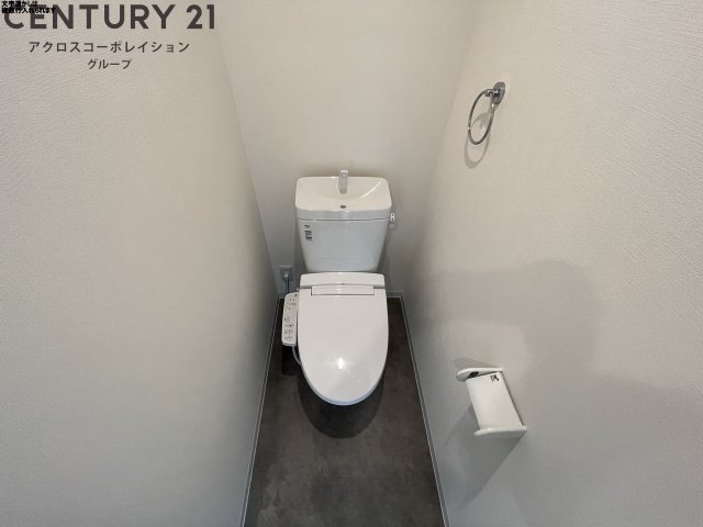 トイレ　温水洗浄暖房便座付きです☆