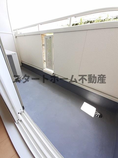 バルコニー　暖かな日差しのふりそそぐバルコニー