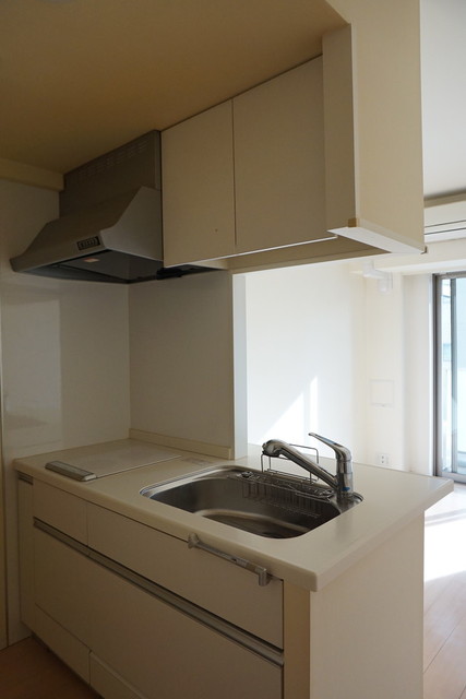 キッチン　■システムキッチン（２口ＩＨコンロ）２０２１年８月撮影