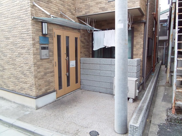 エントランス　オートロック付きのエントランスです★