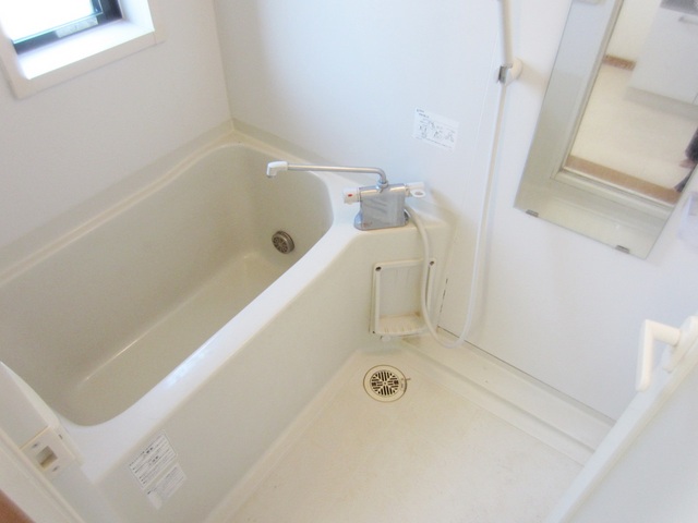 バス・シャワールーム　窓のあるお風呂です☆