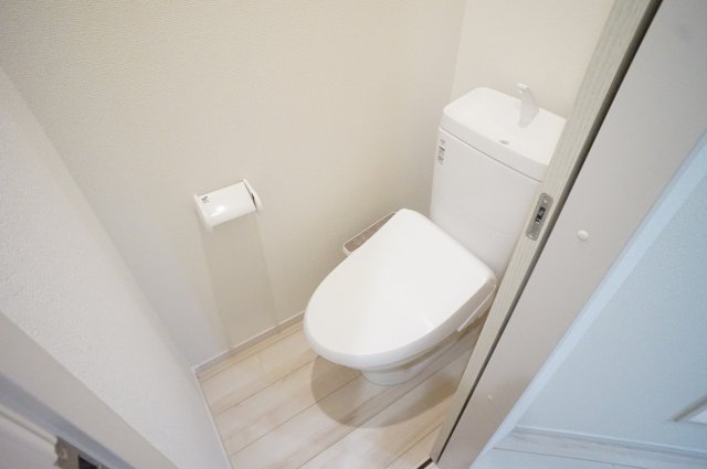 トイレ　ウォシュレット機能付きです