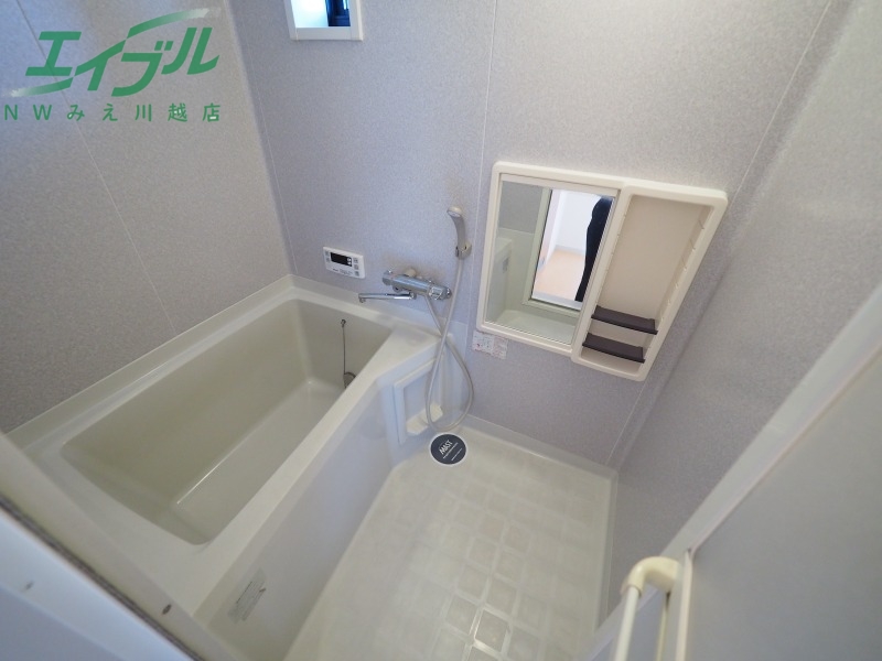 バス・シャワールーム　同物件別部屋写真