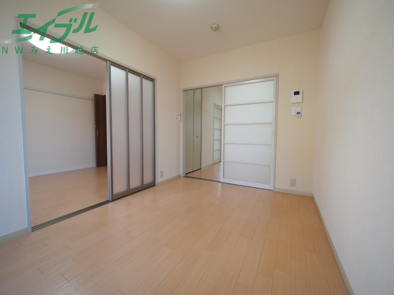 居室・リビング　同物件別部屋写真