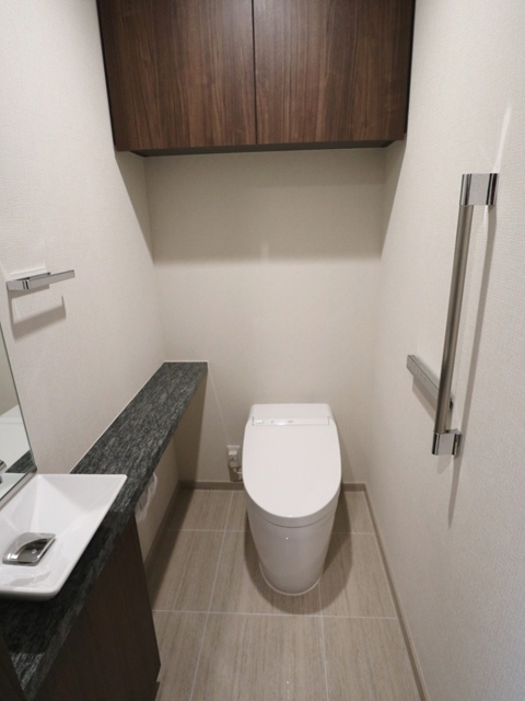 トイレ　※写真は同タイプ住戸です。