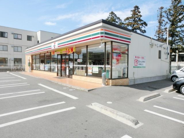コンビニ　セブンイレブン（コンビニ）まで530m
