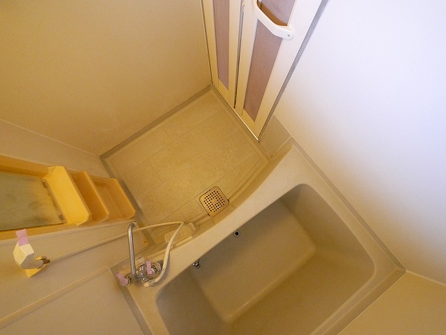 バス・シャワールーム　落ち着いた空間のお風呂です