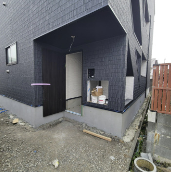 エントランス　落ち着いたエントランスです