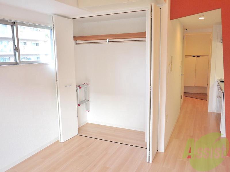 収納　なかなかな収納力ですね。中も真っ白でオサレですね♪