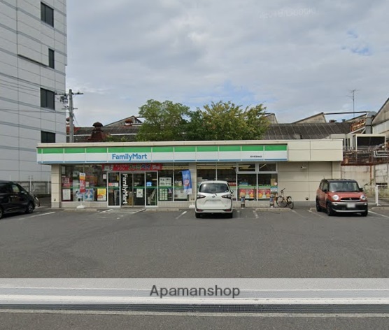 コンビニ　ファミリーマート（コンビニ）まで642m