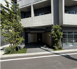 エントランス　ゆとりのあるエントランスです