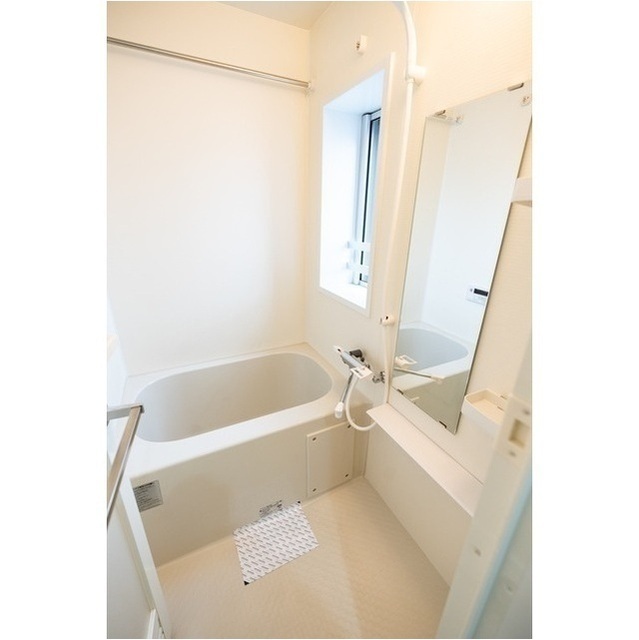 バス・シャワールーム　コンパクトで使いやすいお風呂です