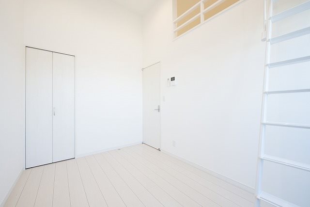 居室・リビング　洋室5.3帖　ロフト5.3帖（収納でも使えます）