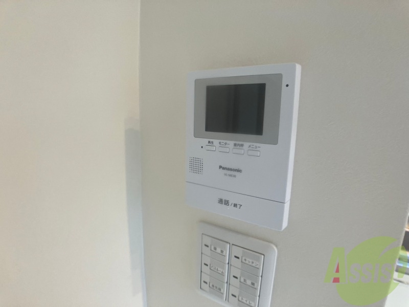 セキュリティ　モニタ付インターホンです。セキュリティ面も安心ですね！