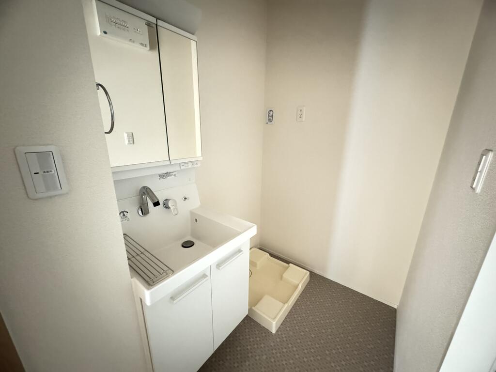 洗面設備　シャワー付洗面台