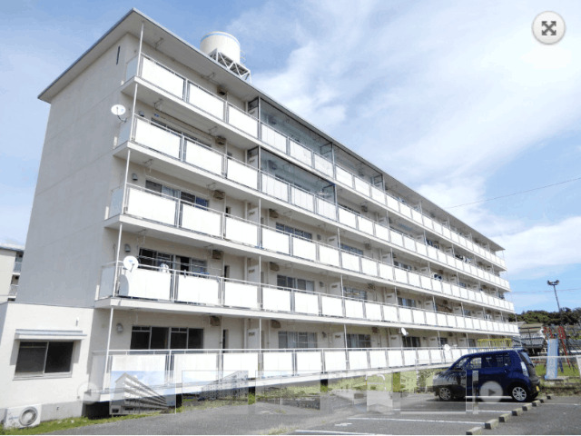 建物外観　ゴミ置き場