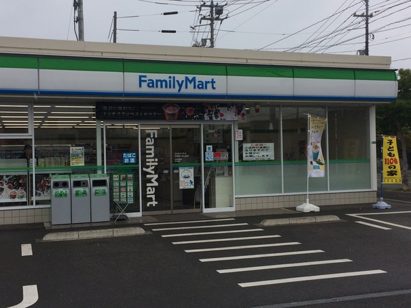 コンビニ　ファミリーマート宇部南小羽山町店（コンビニ）まで697m