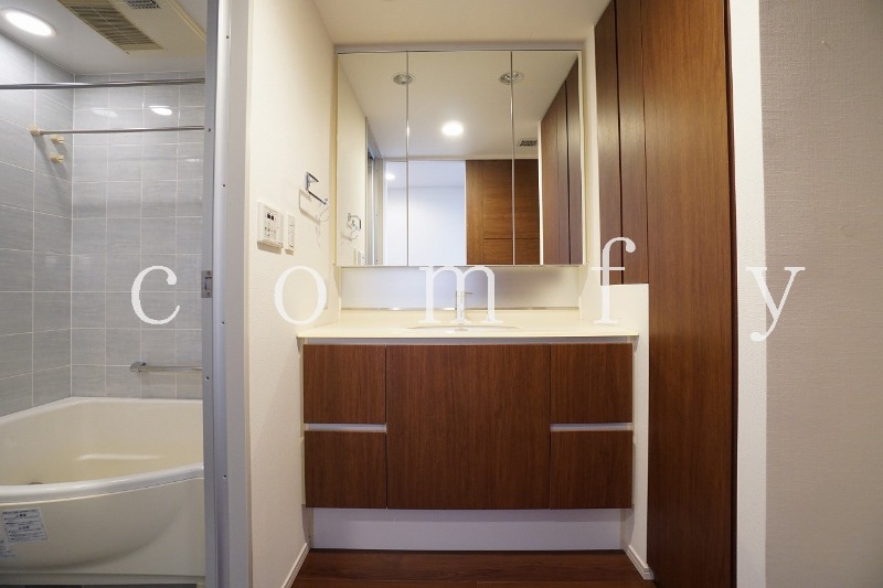 洗面設備　高級感のある洗面所