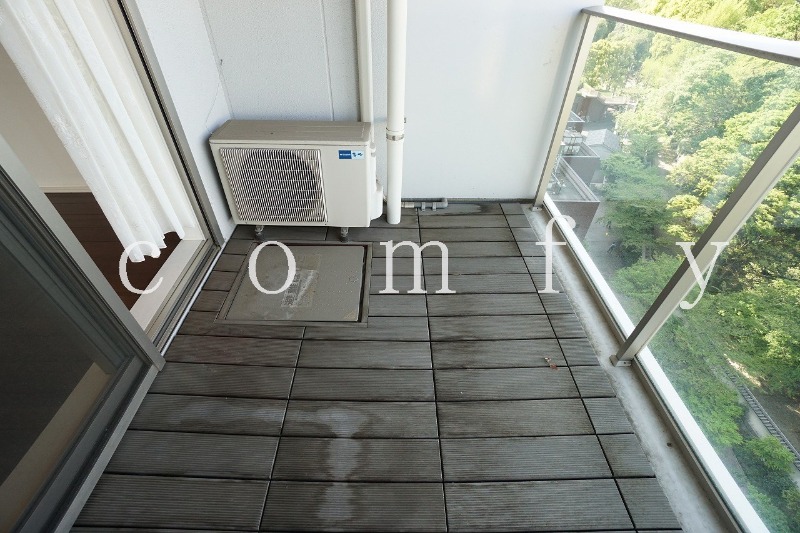 バルコニー　ウッドデッキのバルコニー