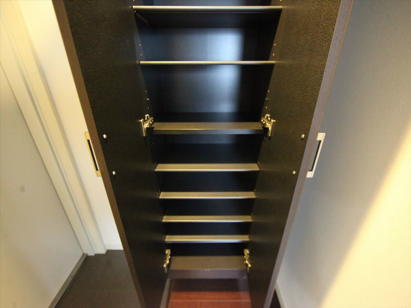 玄関　玄関　シューズボックス付（収納充実してます）