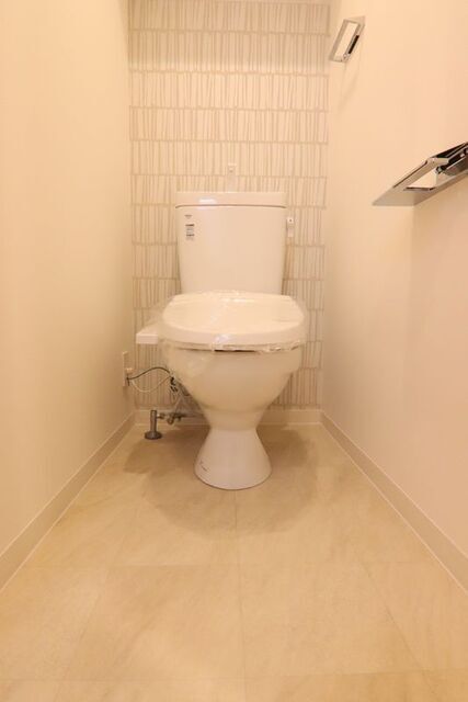 トイレ　※別室の参考写真の為、現況優先です。