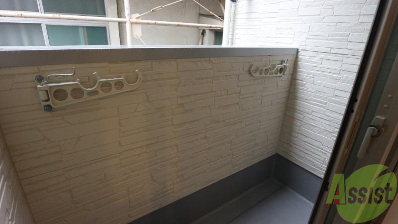 バルコニー　バルコニーは、使い方によっては少し狭いかもしれません。