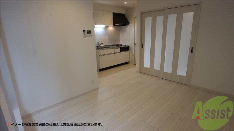 居室・リビング　広めのリビングですので、家具をいろいろ置けそうですね。