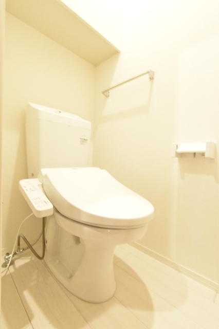 トイレ　温水洗浄暖房便座